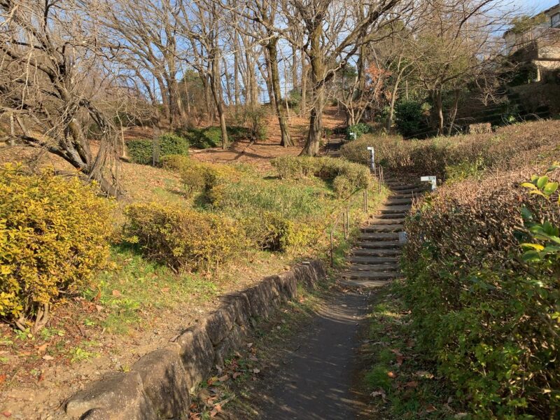 橋の上へ出る階段